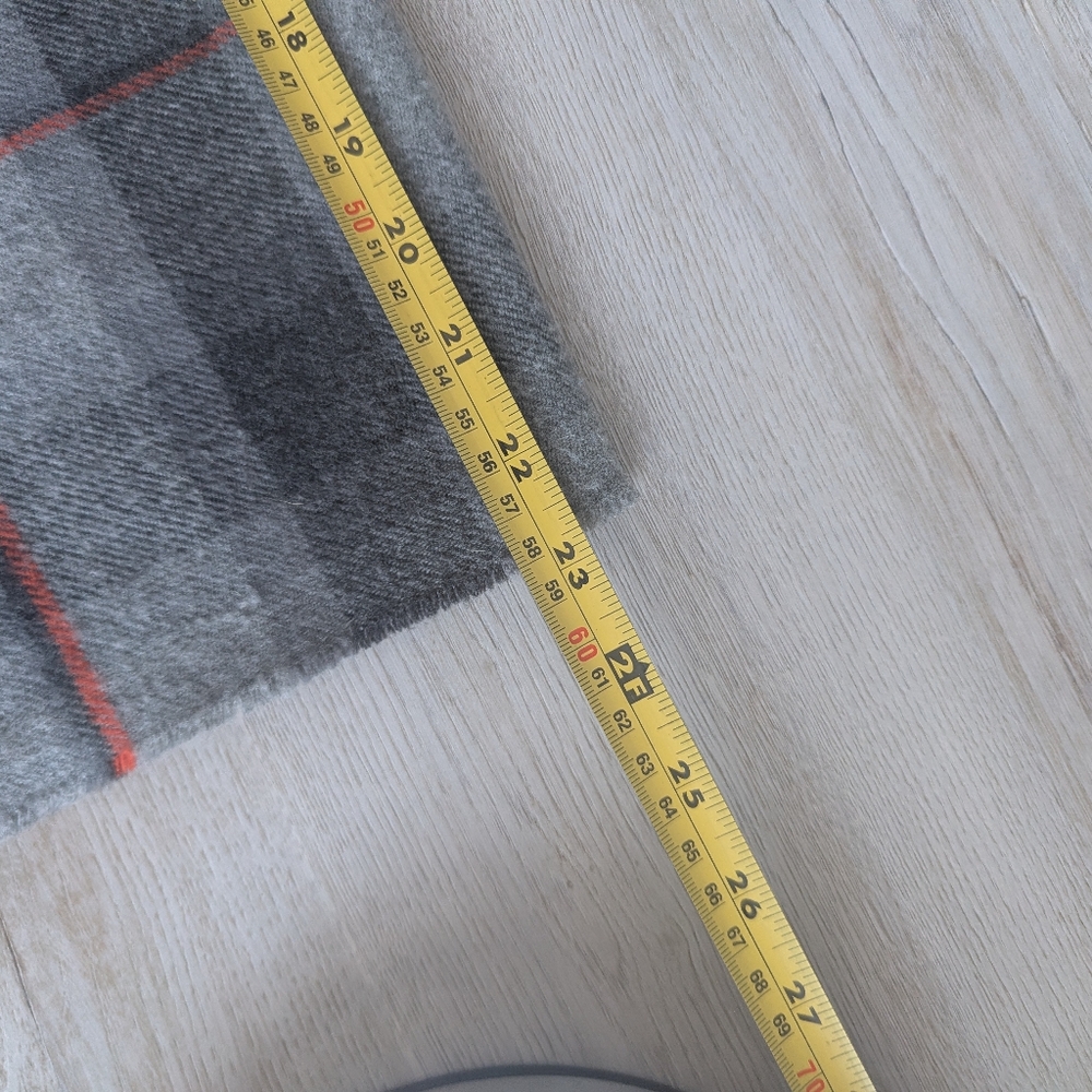 Gap Men's Winter Scarf Gray Plaid 23x74 - Picture 6 of 8